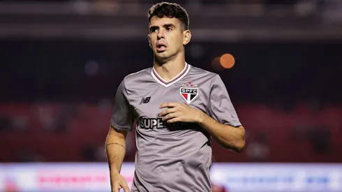 Oscar em campo pelo São Paulo.
