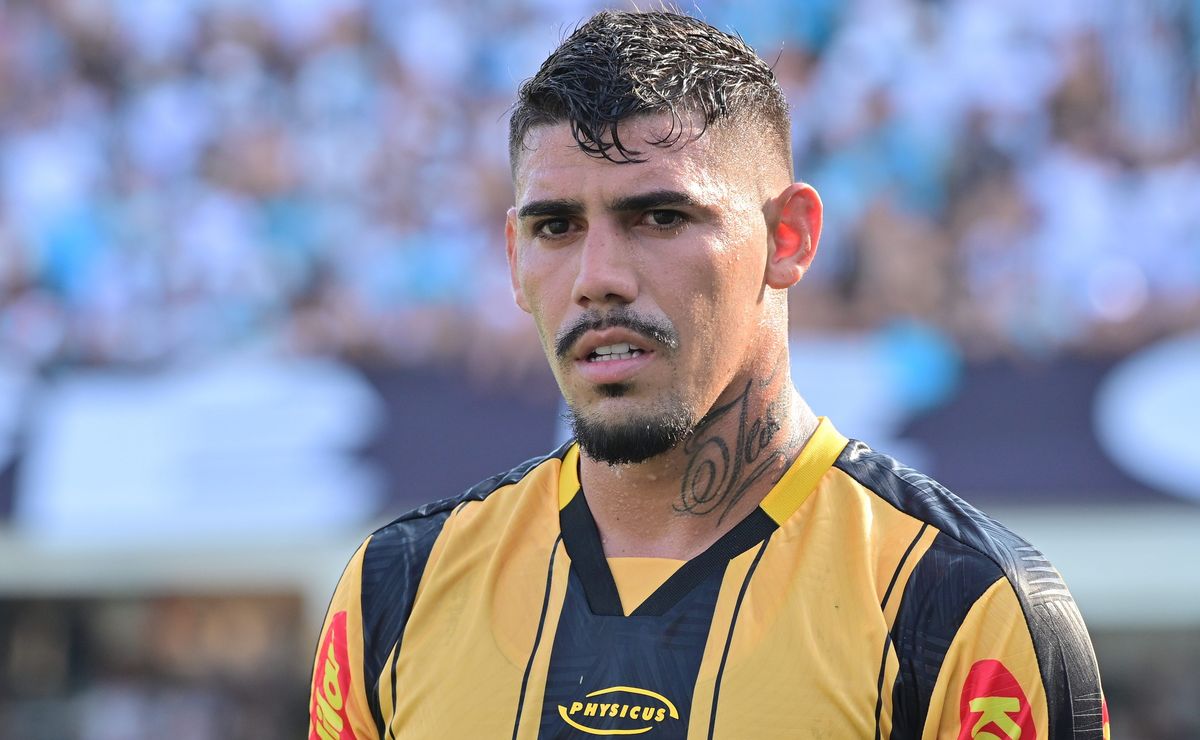 Cruzeiro fez sondagem por Mayk, mas não evoluiu as conversas com o Grêmio pelo lateral