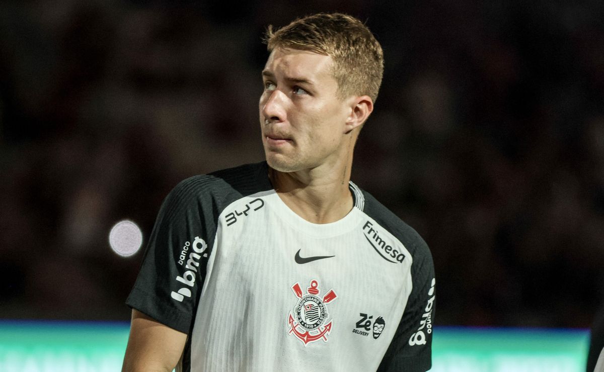 Sem atuar durante março, Charles vê concorrência crescer e espaço diminuir no Corinthians