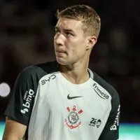 Charles amarga banco e encerra março sem atuar pelo Corinthians