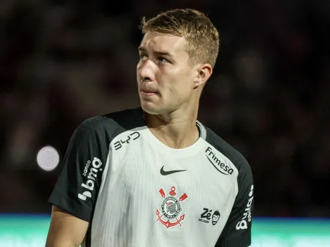 Charles amarga banco e encerra março sem atuar pelo Corinthians