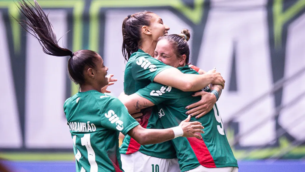 Jogadoras do Palmeiras celebram gol contra o Vitória
