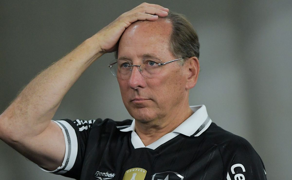 Botafogo precisou barrar Textor três vezes para manter Montoro no elenco para a temporada