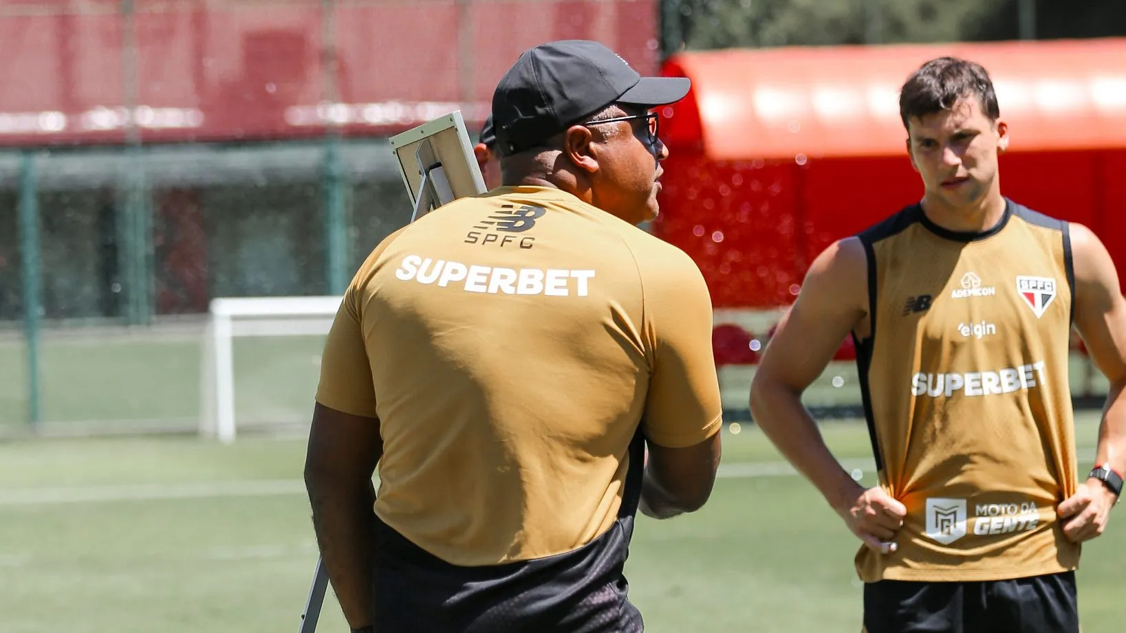 Roger em ação no CT da Barra Funda – Foto: Anuar Sayed / São Paulo FC