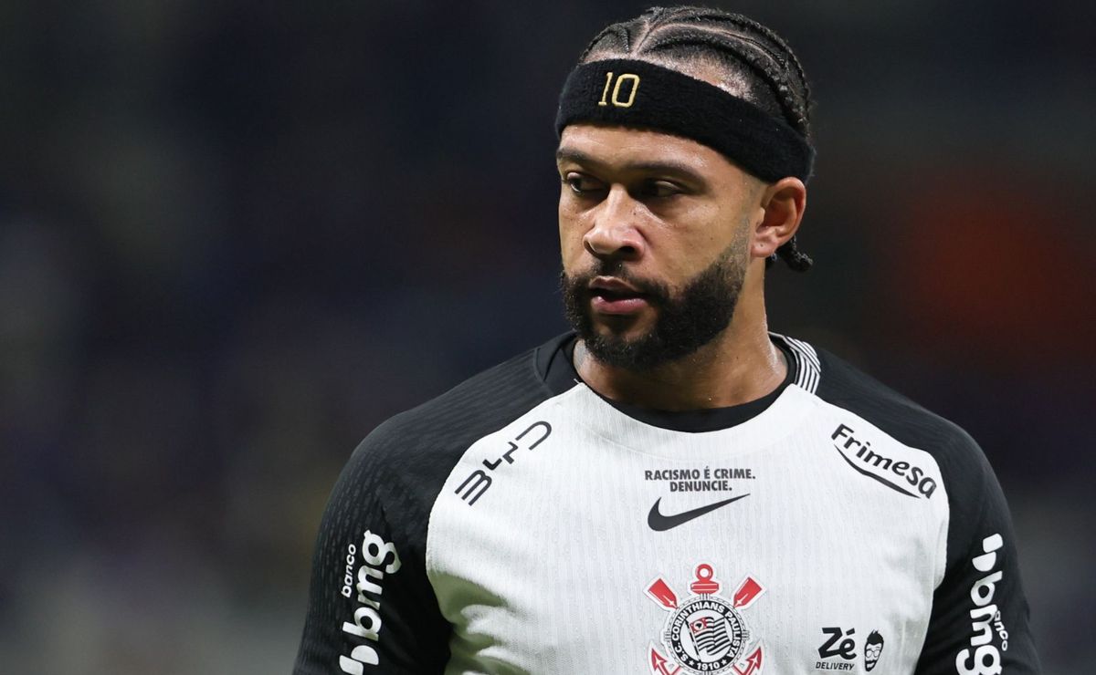 Memphis mostra tratamento de lesão e promete retorno em breve ao Corinthians