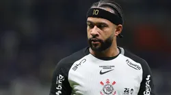 Memphis mostra tratamento de lesão e promete retorno em breve ao Corinthians — Foto Gilson LoboAGIF