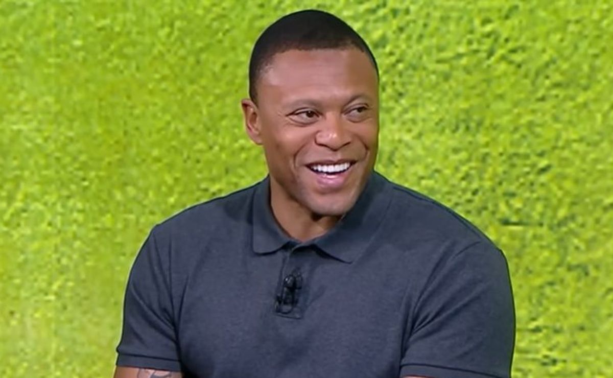 Diretoria do São Paulo quer contratar Júlio Baptista para comandar o sub-20