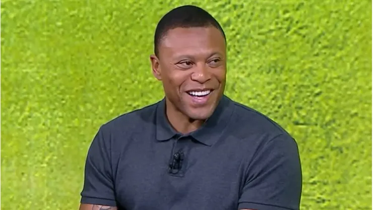 Julio Baptista durante análise do futebol