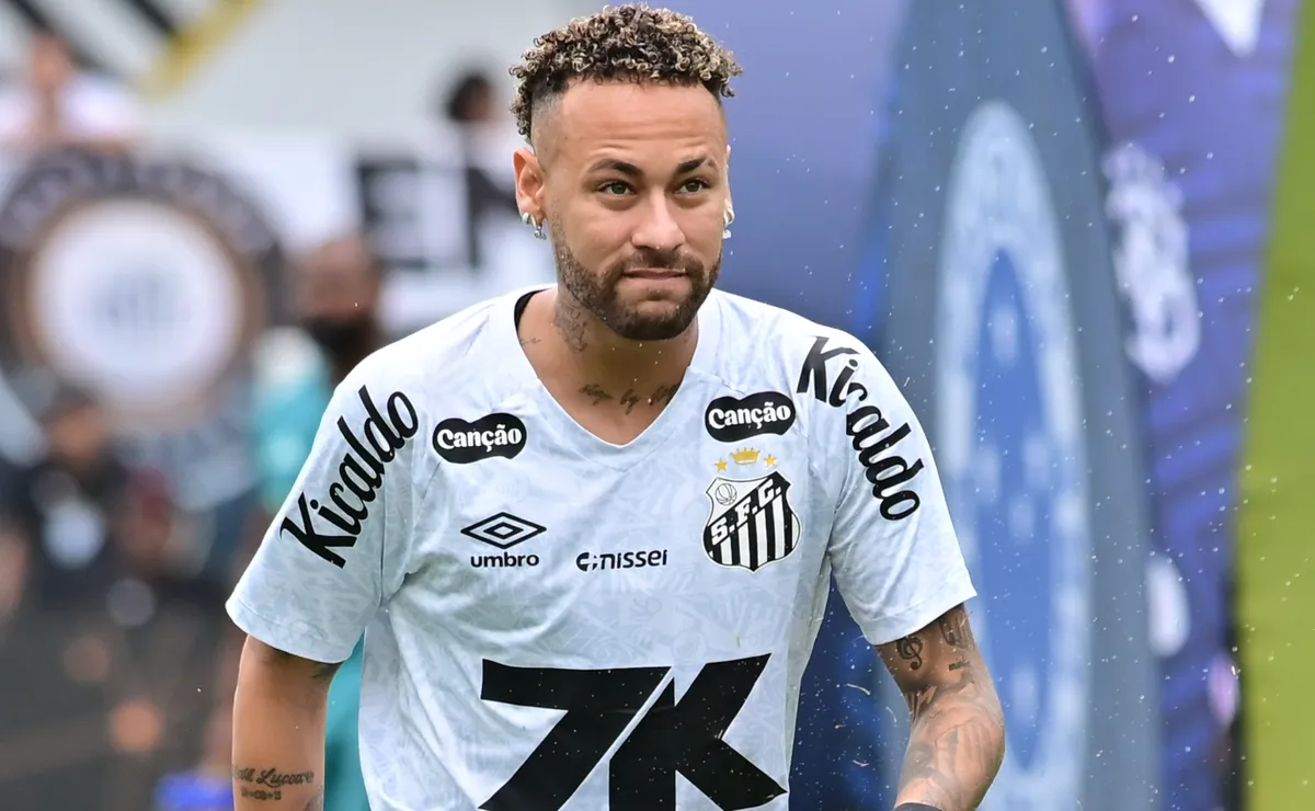 Santos não consegue pagar dívida, renegocia com Neymar pai e estende parcelas até 2029