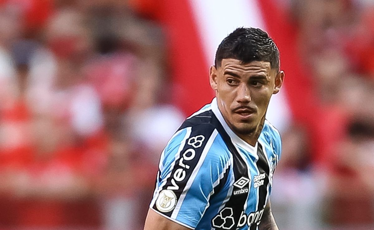 Santos avalia Mayk para lateral e se afasta da contratação após Novorizontino pedir valor alto