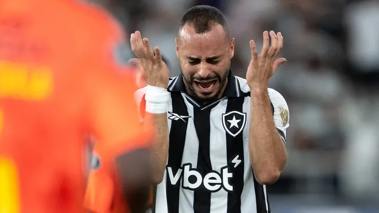 Arthur Cabral vive momento ruim no Botafogo