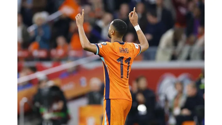 Cody Gakpo, da Holanda, comemorando o 4 a 0 durante a partida das Eliminatórias da Copa do Mundo da FIFA de 2026 entre Holanda e Finlândia. Contributor:MTB Photo