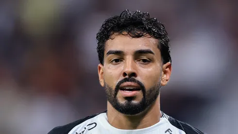 Matheus Bidu em campo com a camisa corinthiana.