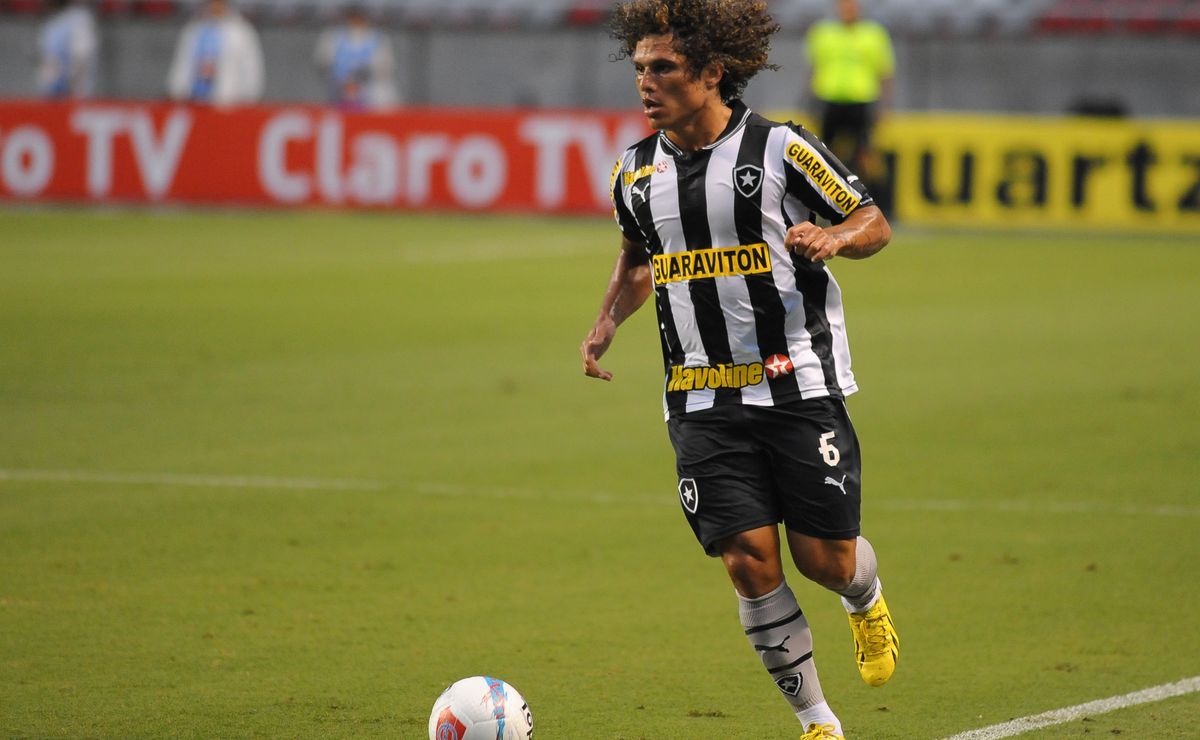 Ex-Botafogo, Márcio Azevedo toma decisão e anuncia aposentadoria do futebol aos 40 anos