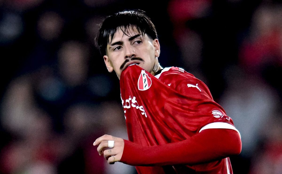 Conversas entre Lomónaco e Real Betis são desmentidas e Atlético-MG não fez novo contato pelo zagueiro