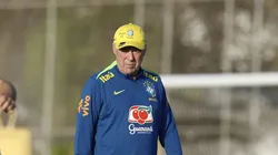 Ancelotti durante treino do Brasil.