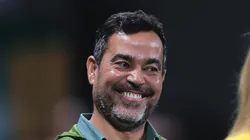 Estevao jogador do Palmeiras recebe homenagem da presidente do Palmeiras leila pereira e do diretor da base Joao Paulo Sampaio antes de sula ultima partida no estadio Arena Allianz Parque pelo campeonato Copa Libertadores 2025. Foto: Ettore Chiereguini/AGIF