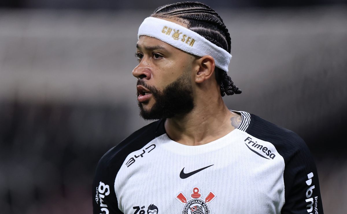 Memphis Depay manda mensagem para a torcida do Corinthians após iniciar tratamento da lesão
