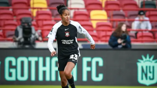 Gi Fernandes em campo pelo Corinthians