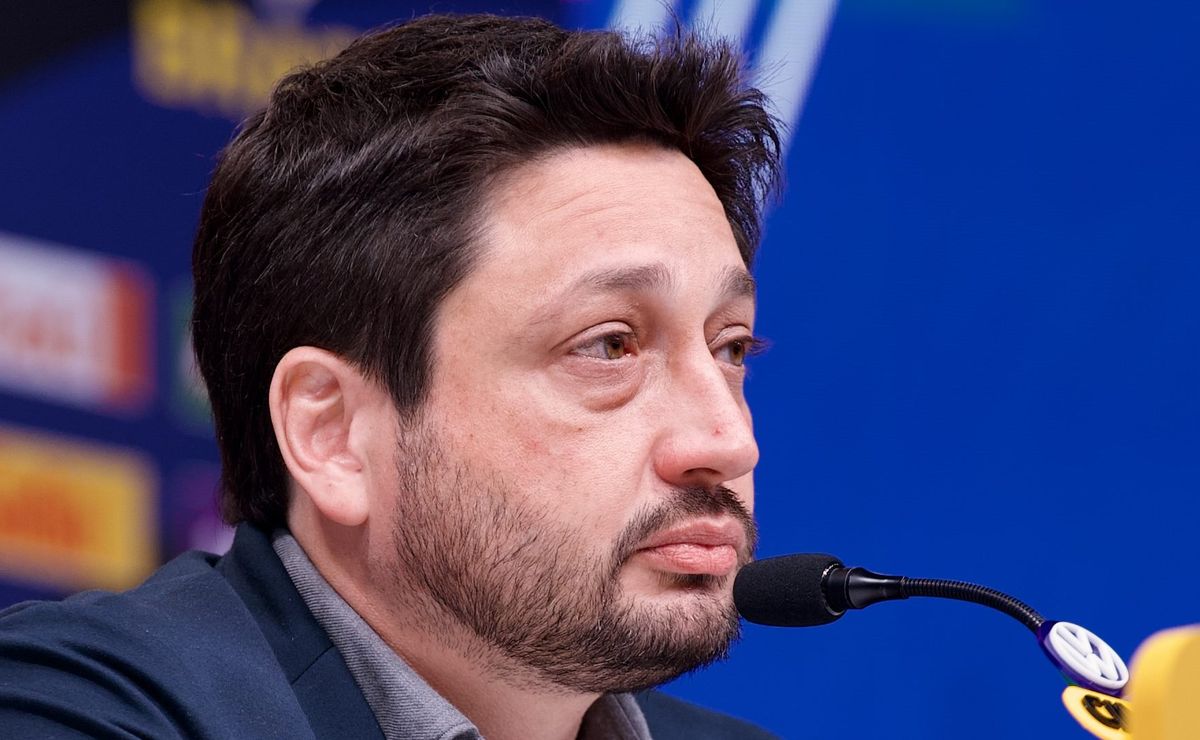 Arthur Elias explica convocação de Gio Garbelini e reforça: “merece estar aqui”