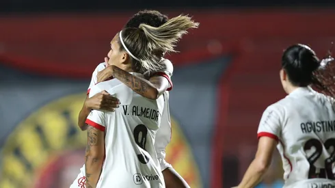 Jogadoras do Flamengo. Foto: Marlon Costa/AGIF