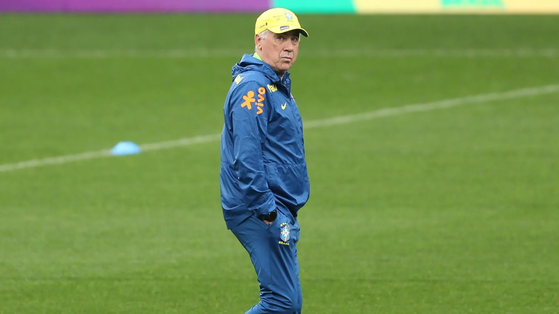 Pouco tempo de treino preocupa Carletto, – Foto: Marlon Costa/AGIF