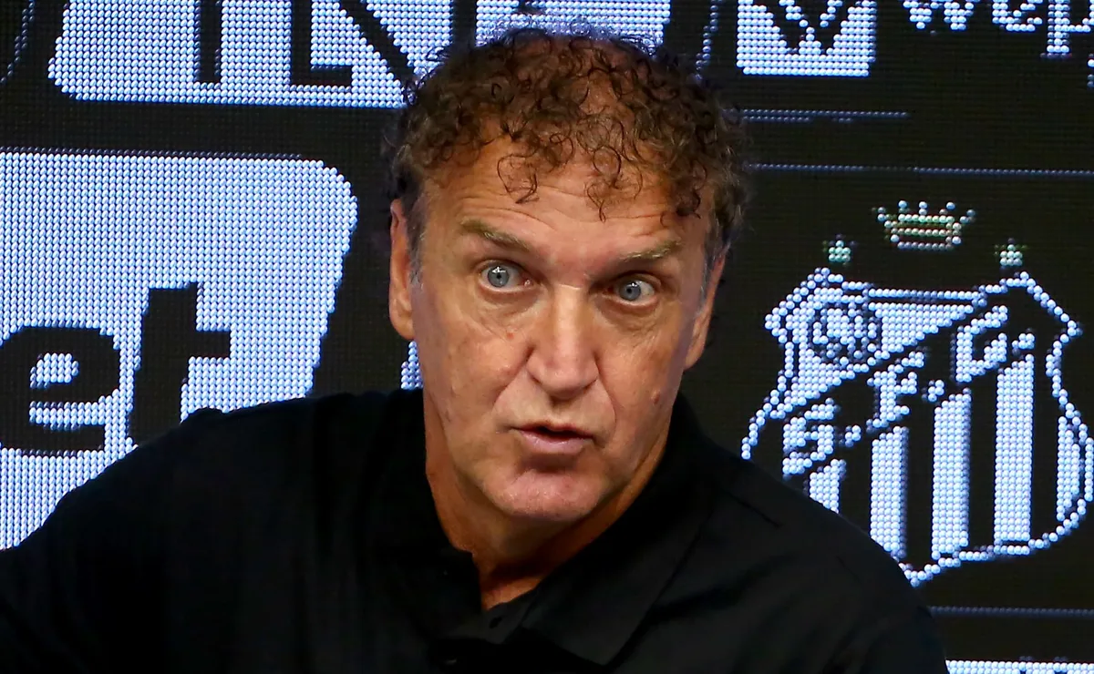 Cuca muda horário dos treinos no Santos e usa método antigo no CT Rei Pelé