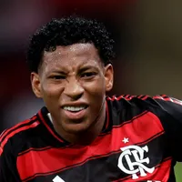 Plata levou mulher para concentração no Flamengo, segundo jornal