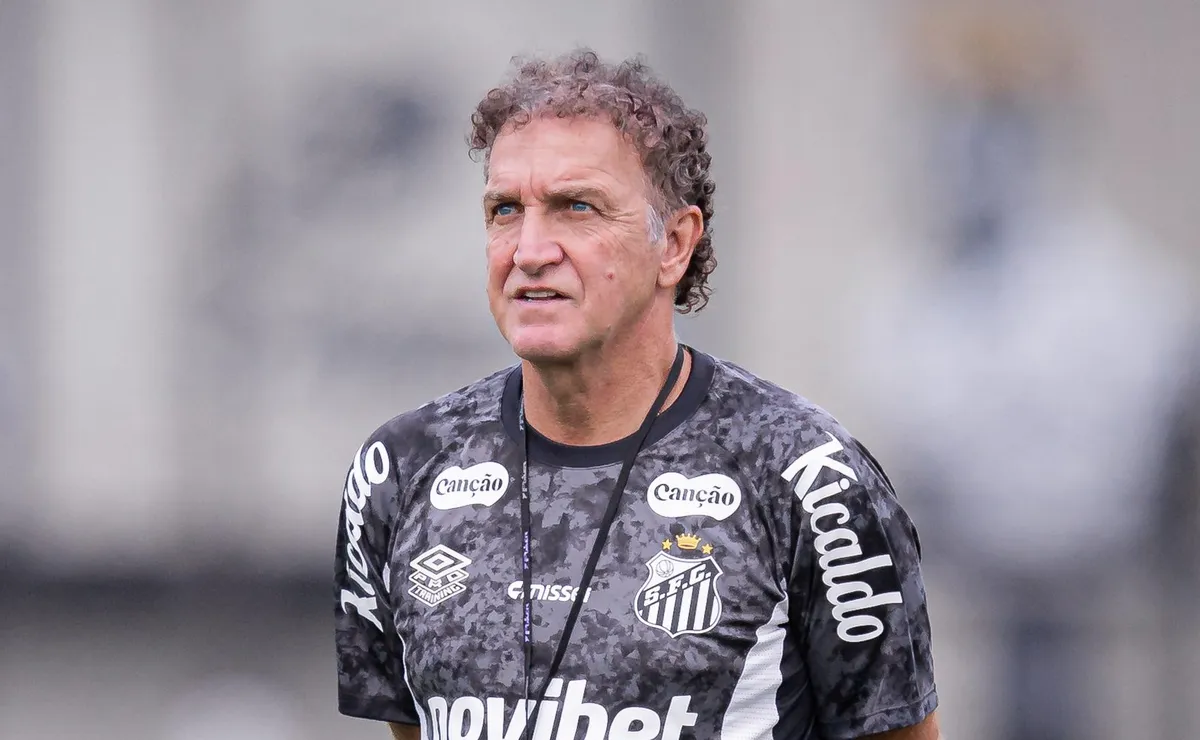 Cuca pede contratação de meio-campista com mais pegada, mas Santos não consegue Newton