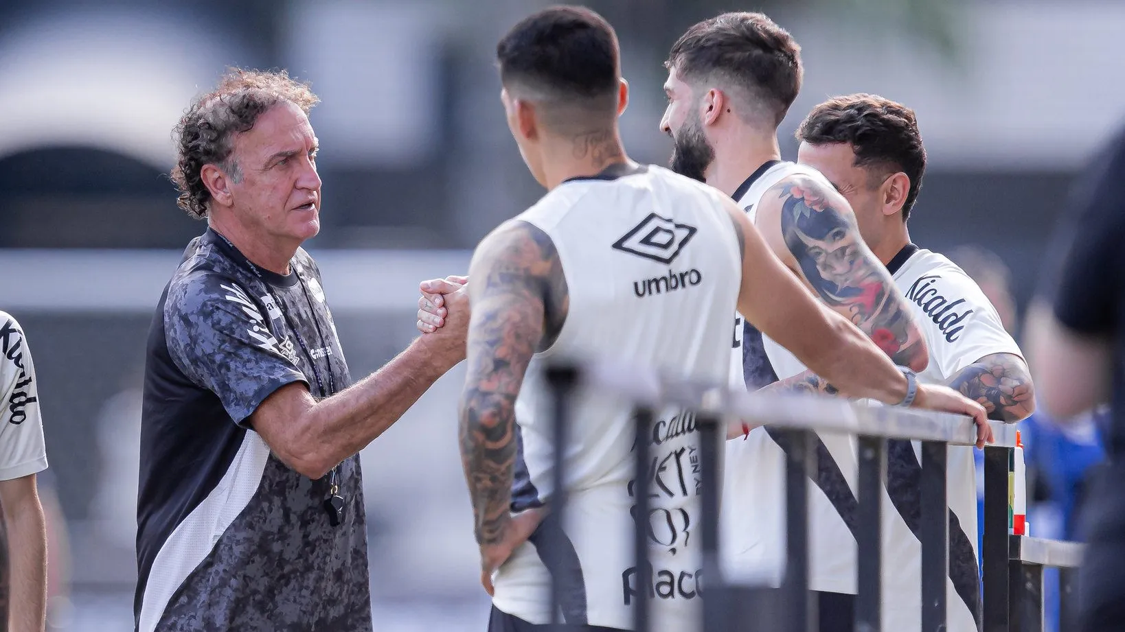 Elenco do Santos durante treinamento na Vila Belmiro