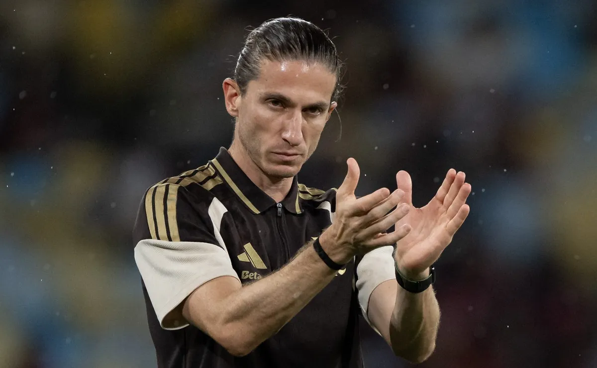 Filipe Luís, ex-Flamengo, foi procurado pelo América-MEX e decide recusar por desejo pela Europa