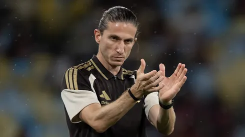 Filipe Luís segue sem clube após sair do Flamengo.
