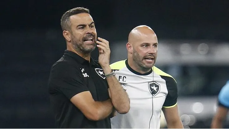 Artur Jorge e auxiliar no Botafogo. Foto: Vitor Silva/Botafogo