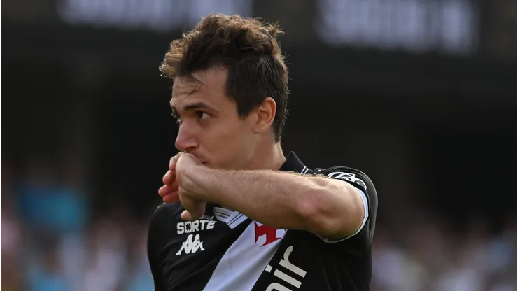 - Lucas Piton, jogador do Vasco.