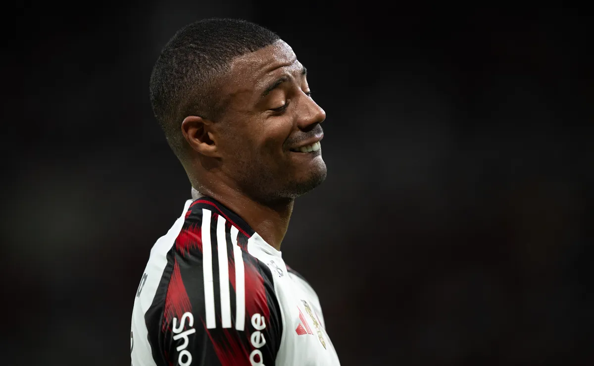 Flamengo avalia vender Ayrton Lucas, De La Cruz e mais três nomes no meio do ano