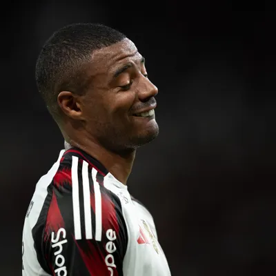 Flamengo define lista de jogadores negociáveis para janela