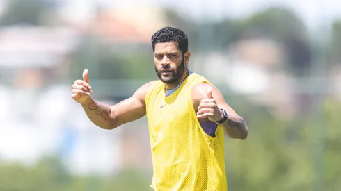 Hulk durante treinamento na Cidade do Galo