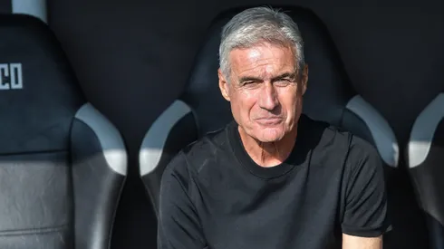 Luis Castro tecnico do Gremio durante partida contra o Vasco no estadio Sao Januario pelo campeonato Brasileiro A 2026. Foto: Thiago Ribeiro/AGIF