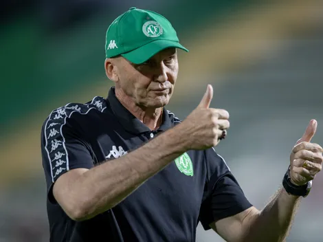 Técnico da Chapecoense cobra contratação de Pedro Raul, do Timão