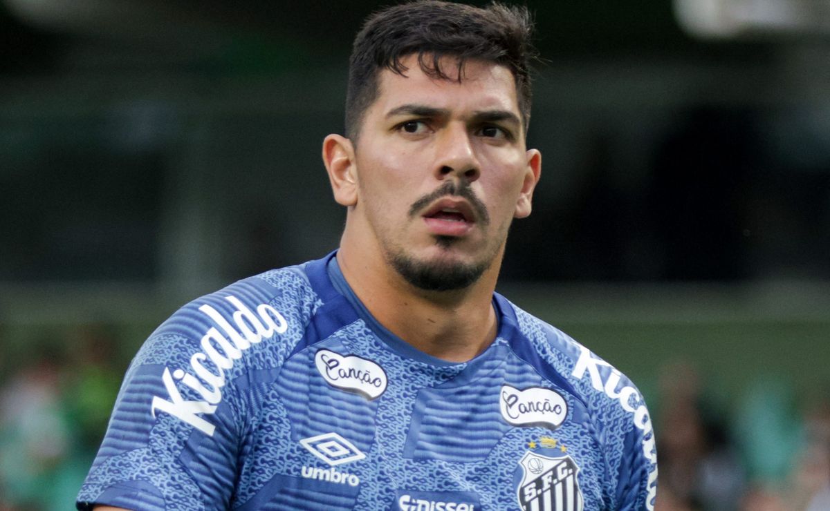 João Paulo vai seguir no Bahia e retorno ao Santos está fora de cogitação neste momento