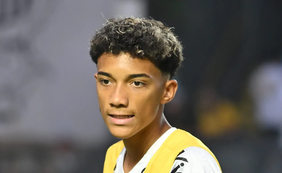 Santos encerra novela por Robinho Jr. e vai assinar renovação com o atacante até 2030