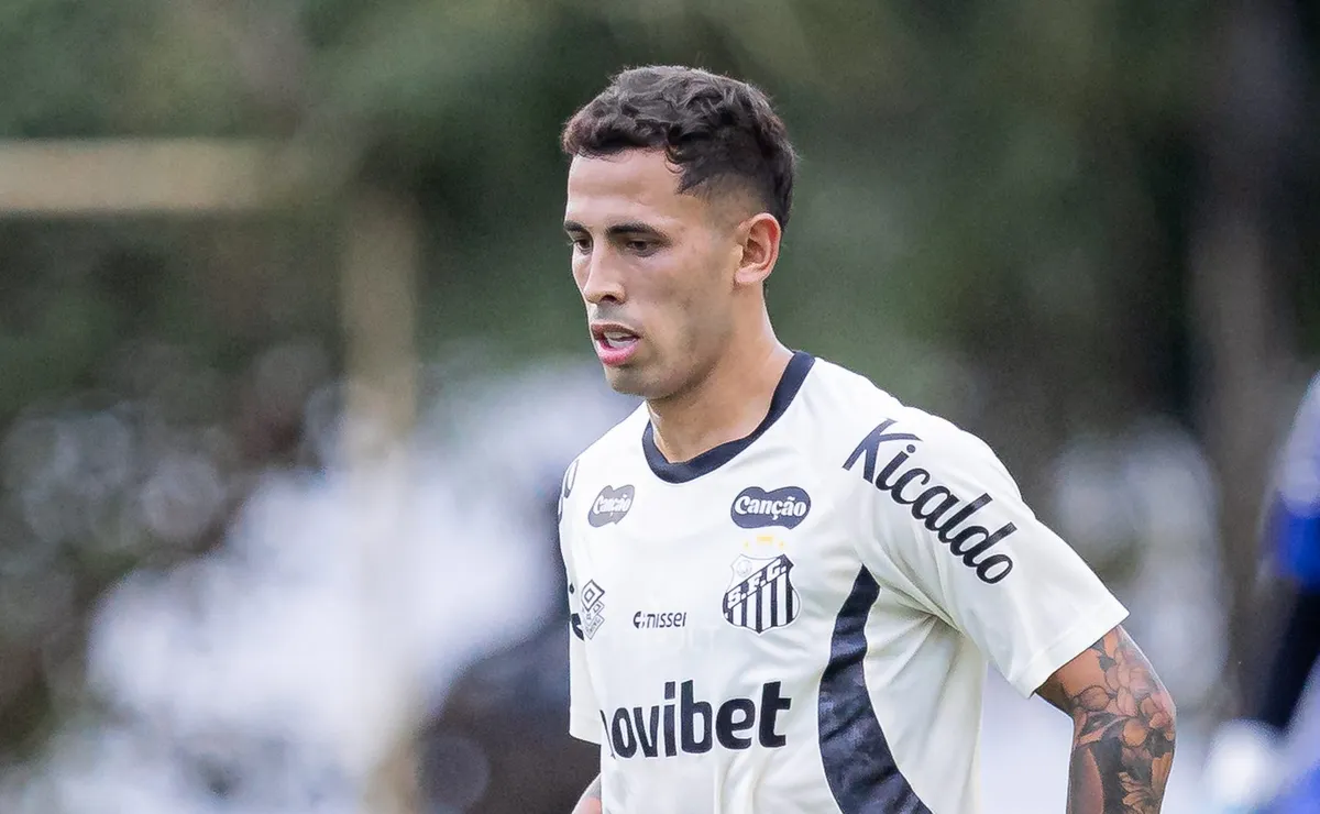 Christian Oliva mal vira titular do Santos e gera influência direta na nova defesa de Cuca