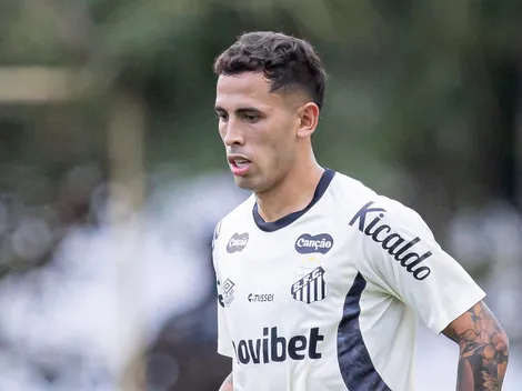 Oliva mal vira titular do Santos e gera influência na defesa