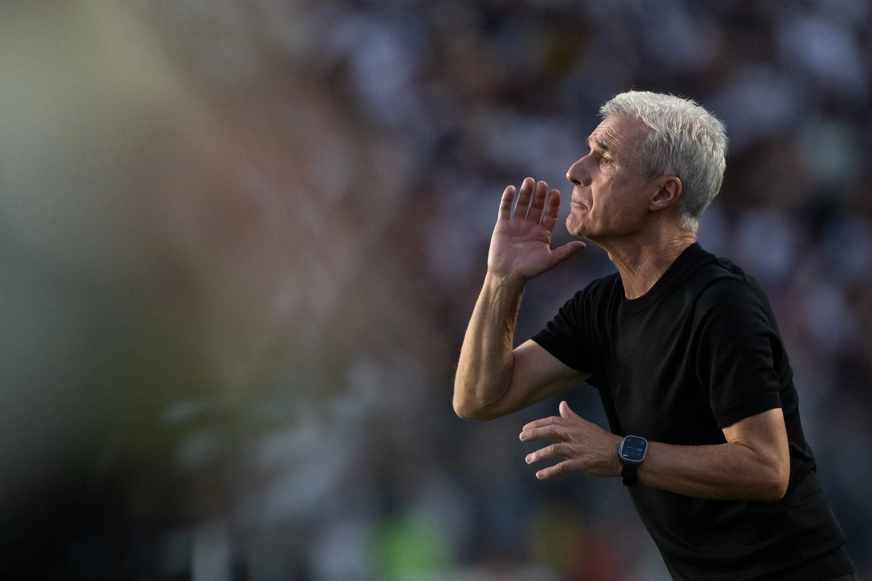 RJ – RIO DE JANEIRO – 22/03/2026 – BRASILEIRO A 2026, VASCO X GREMIO – Luis Castro tecnico do Gremio durante partida contra o Vasco no estadio Sao Januario pelo campeonato Brasileiro A 2026. Foto: Jorge Rodrigues/AGIF