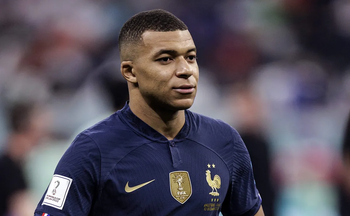 Mbappé alega racismo após derrota da França e desabafa: “Queria desistir da seleção”