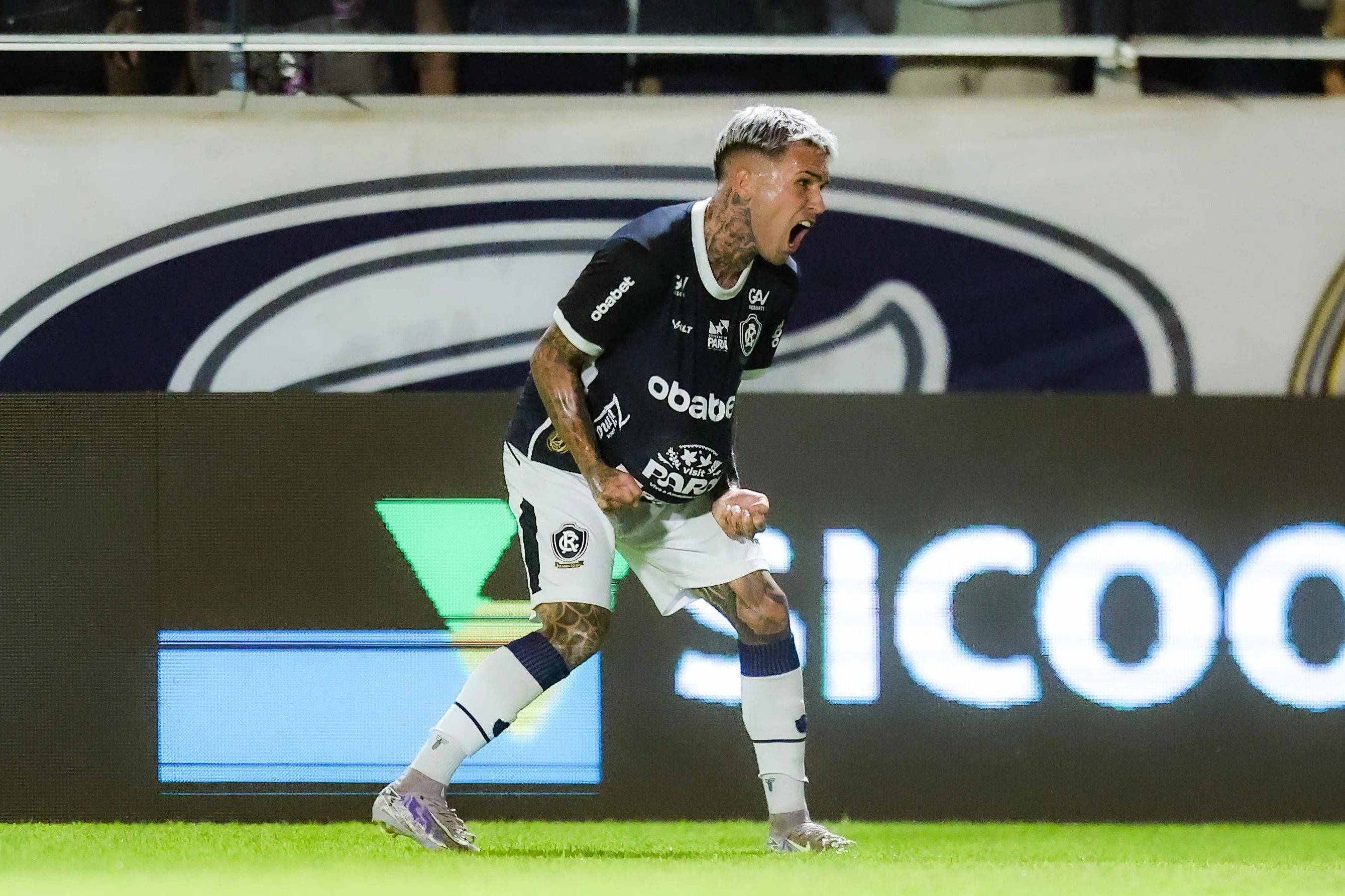 PA – BELEM – 18/10/2025 – BRASILEIRO B 2025, REMO X ATHLETIC CLUB – Diego Hernandez jogador do Remo comemora seu gol durante partida contra o Athletic Club no estadio Baenao pelo campeonato Brasileiro B 2025. Foto: Fernando Torres/AGIF