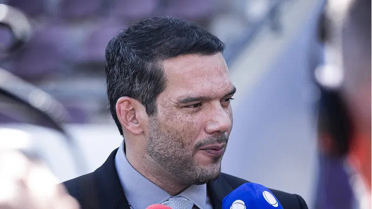 Samir Xaud durante entrevista para a imprensa.
