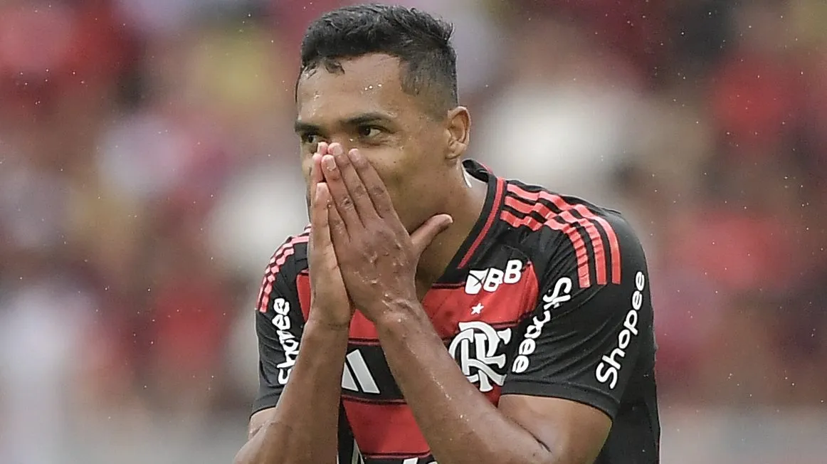 Alex Sandro - Foto: Thiago Ribeiro/AGIF.