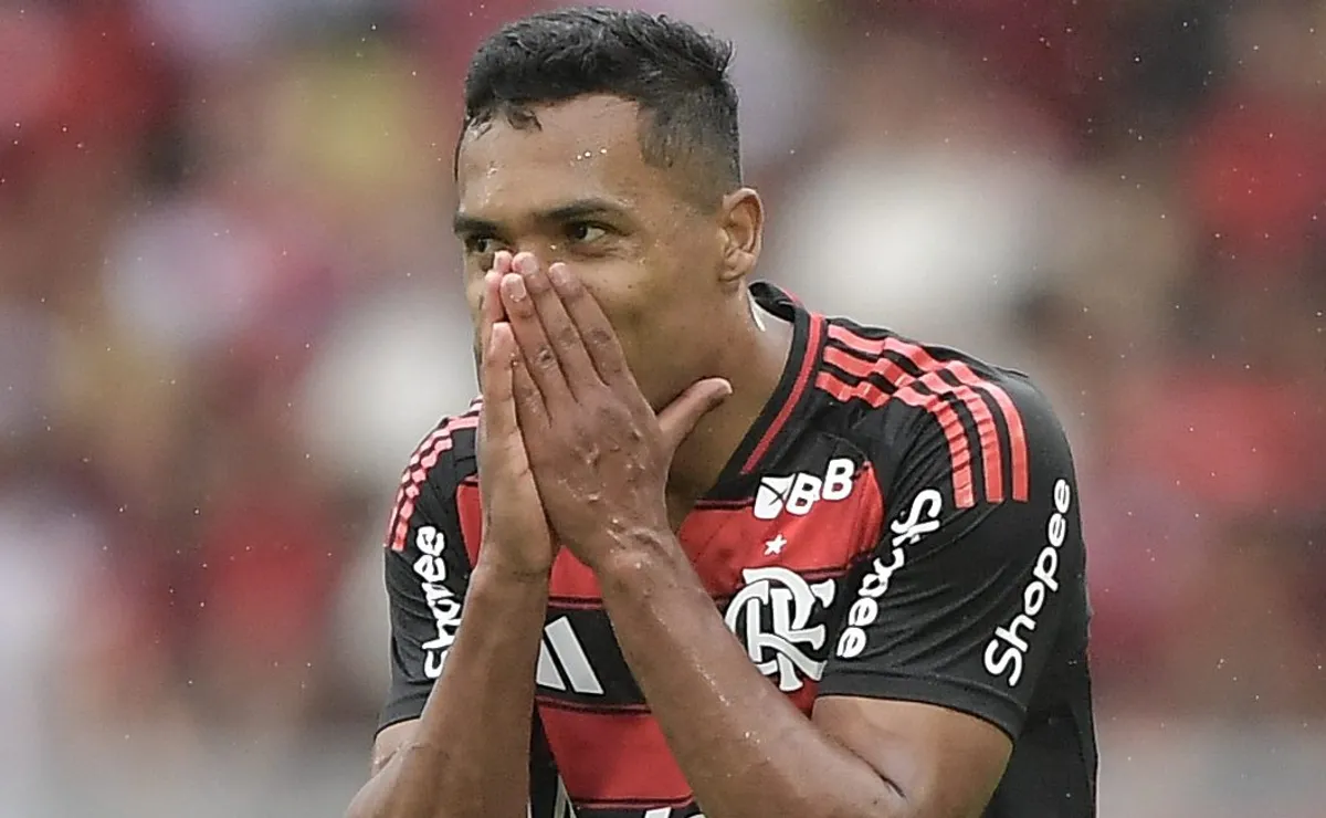 Flamengo ainda não negocia renovação de Alex Sandro e pode buscar um novo lateral no mercado