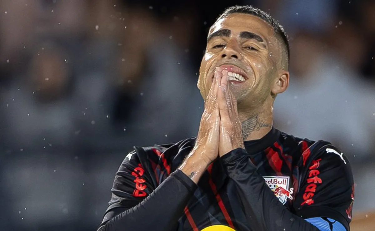 Gabriel, do Bragantino, cobra Internacional por dívida e pode acionar Colorado na Justiça